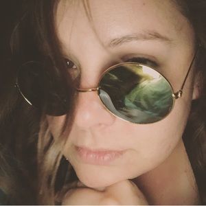 Meet your Posher, Ells